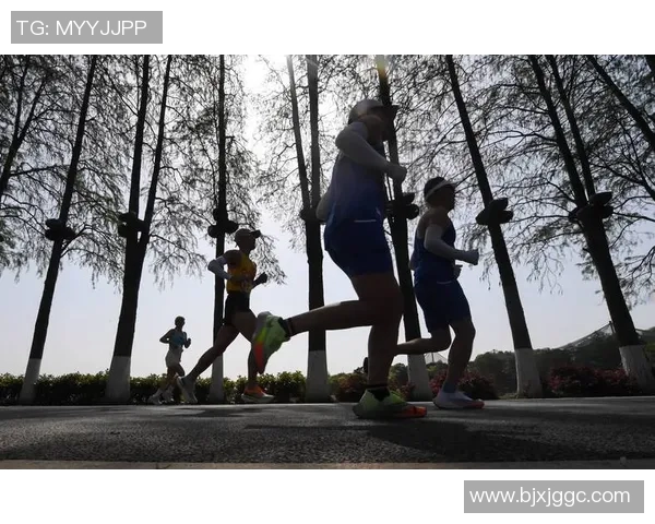 重庆攀岩队勇攀高峰的马拉松大满贯之路与成长历程